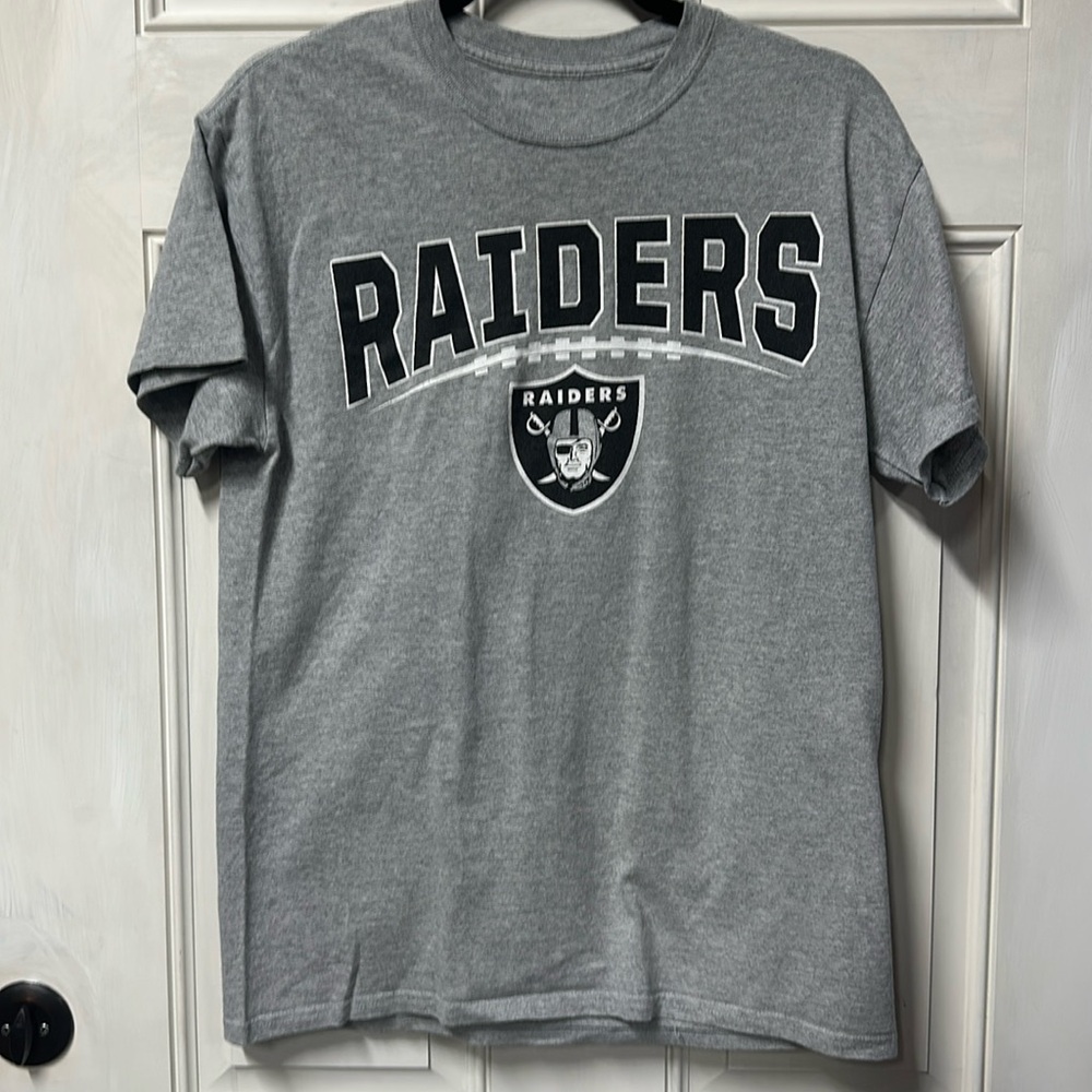 Medium Raiders official NFL tee shirt -gray with black, white and silver graphic